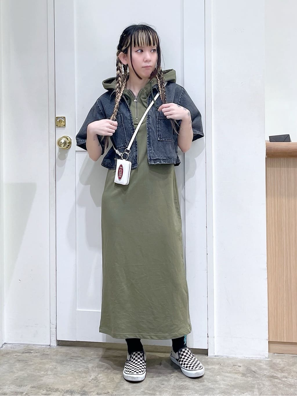 X-girlのHALF ZIP HOODED LONG DRESS ドレス X-girlを使ったコーディネートを紹介します。｜Rakuten Fashion(楽天ファッション／旧楽天ブランドアベニュー)3898907