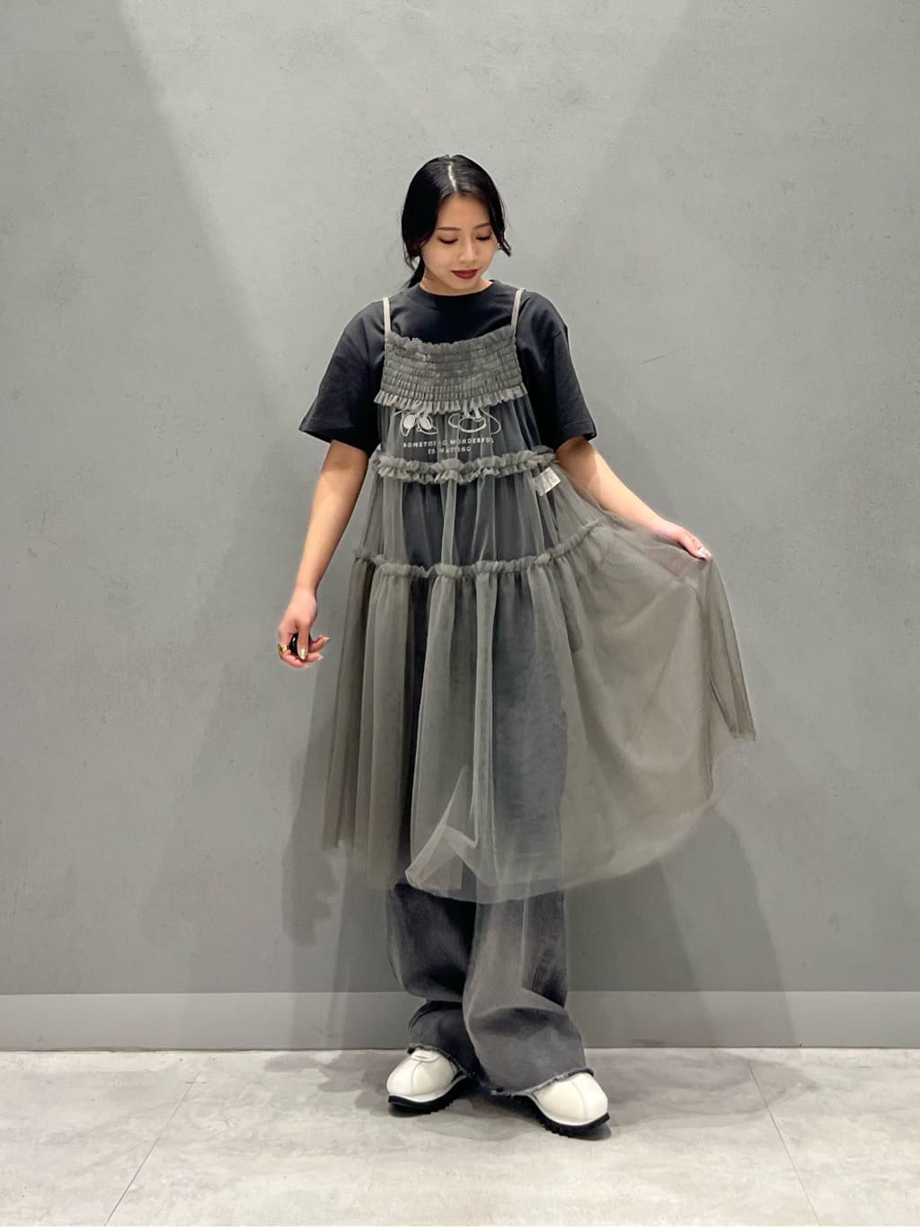 LASUDのレイヤードグラデーションデニムを使ったコーディネートを紹介します。｜Rakuten Fashion(楽天ファッション／旧楽天ブランドアベニュー)3899468