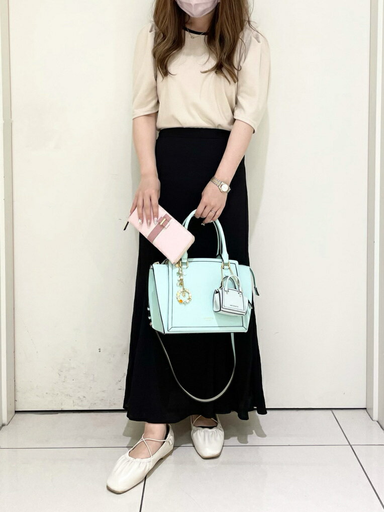 & chouetteの新型2wayハンドバッグを使ったコーディネートを紹介します。｜Rakuten Fashion(楽天ファッション／旧楽天ブランドアベニュー)3903536