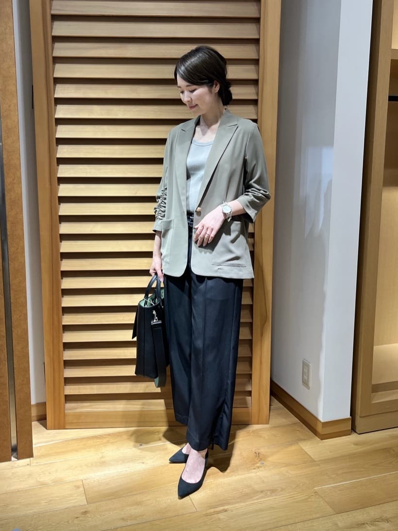 Vinのギャザースリーブテーラードジャケットを使ったコーディネートを紹介します。｜Rakuten Fashion(楽天ファッション／旧楽天ブランドアベニュー)3903969