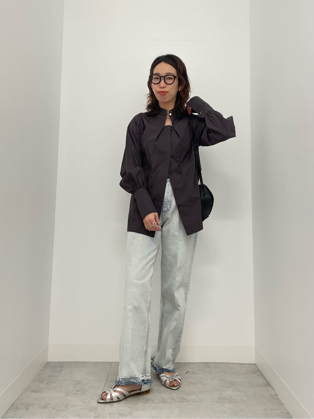 Vinのセンタープレスデニムパンツを使ったコーディネートを紹介します。｜Rakuten Fashion(楽天ファッション／旧楽天ブランドアベニュー)3905986