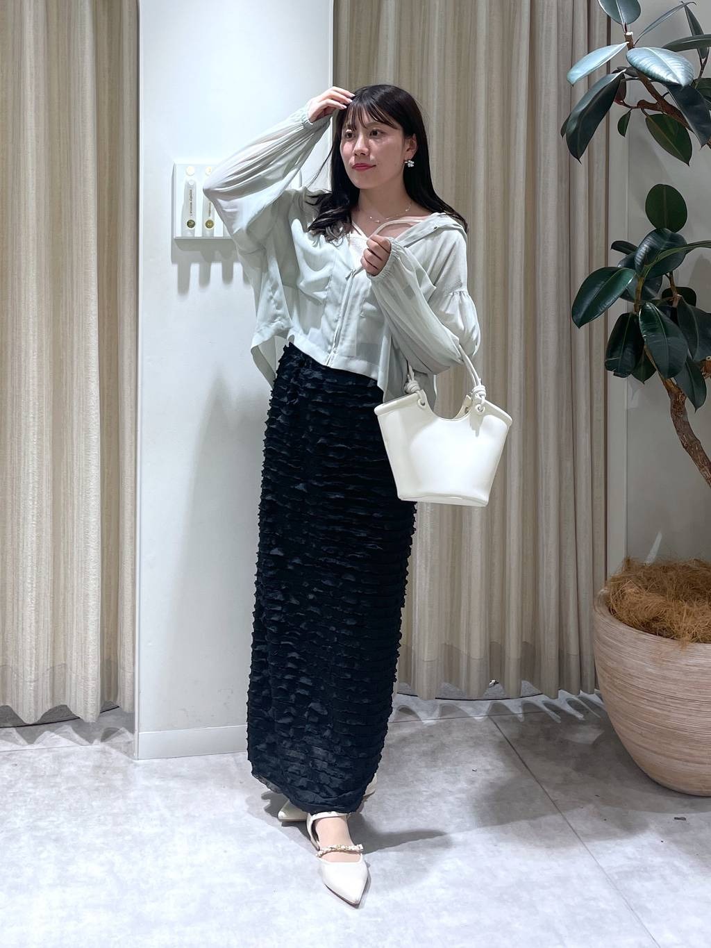 mysty womanの【堀未央奈さん着用アイテム】バケツ型BAGを使ったコーディネートを紹介します。｜Rakuten Fashion(楽天ファッション／旧楽天ブランドアベニュー)3906206