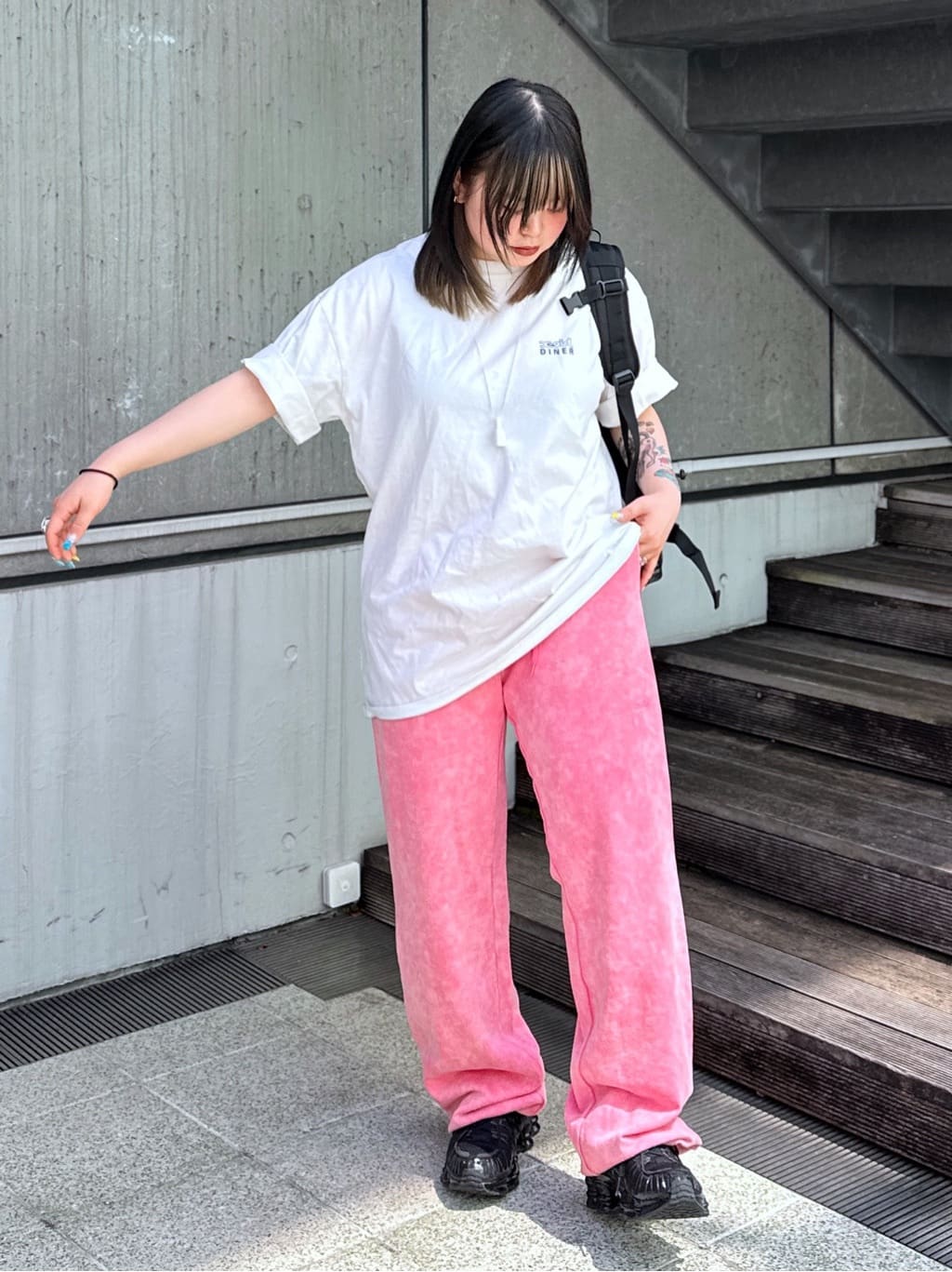 X-girlのSWEAT PANTSを使ったコーディネートを紹介します。｜Rakuten Fashion(楽天ファッション／旧楽天ブランドアベニュー)3908530