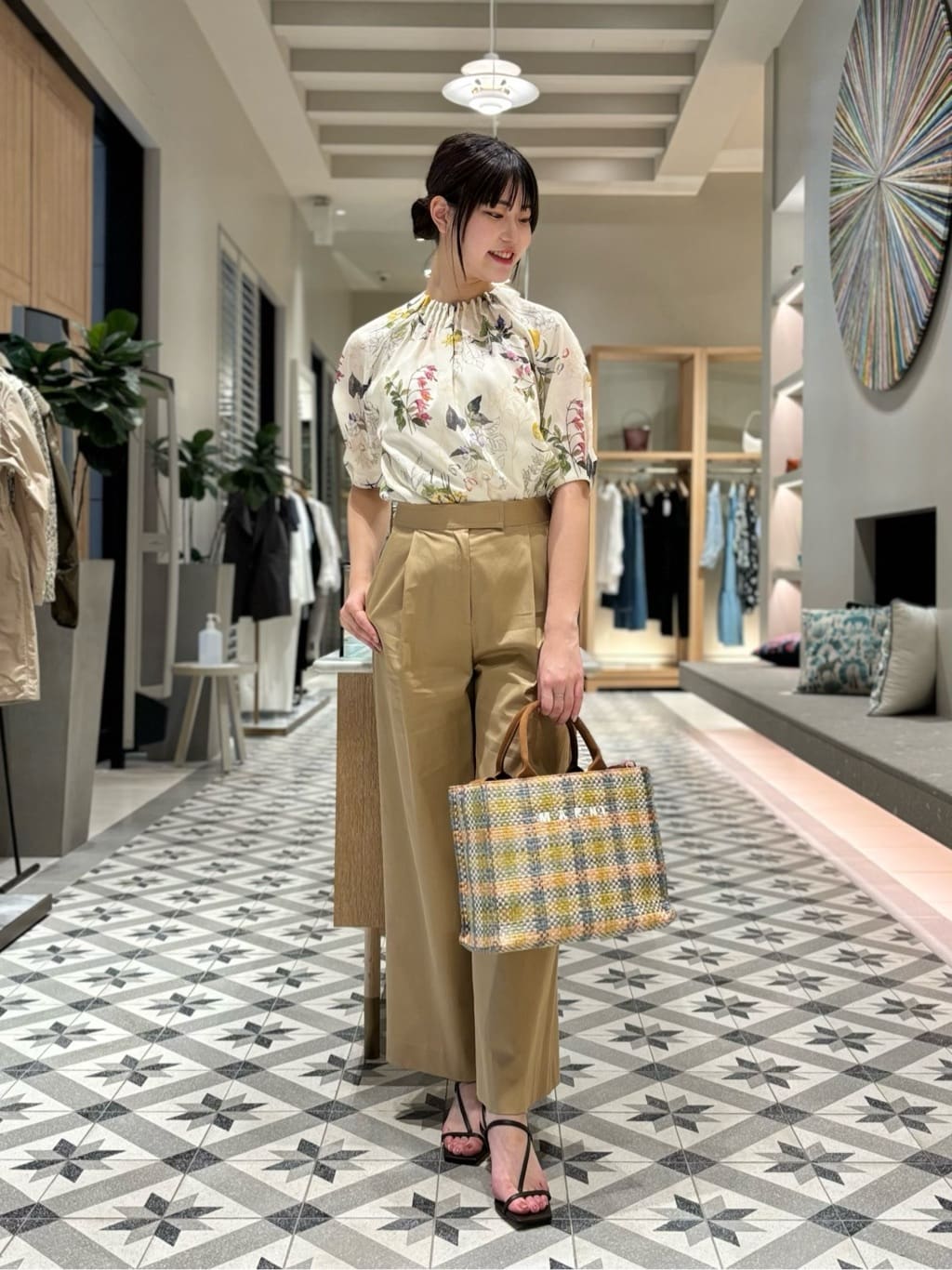 24年トゥモローランドコレクション　パピヨンフラワープリントパフスリーブブラウス パピヨンフラワープリント パフスリーブブラウス（シャツ