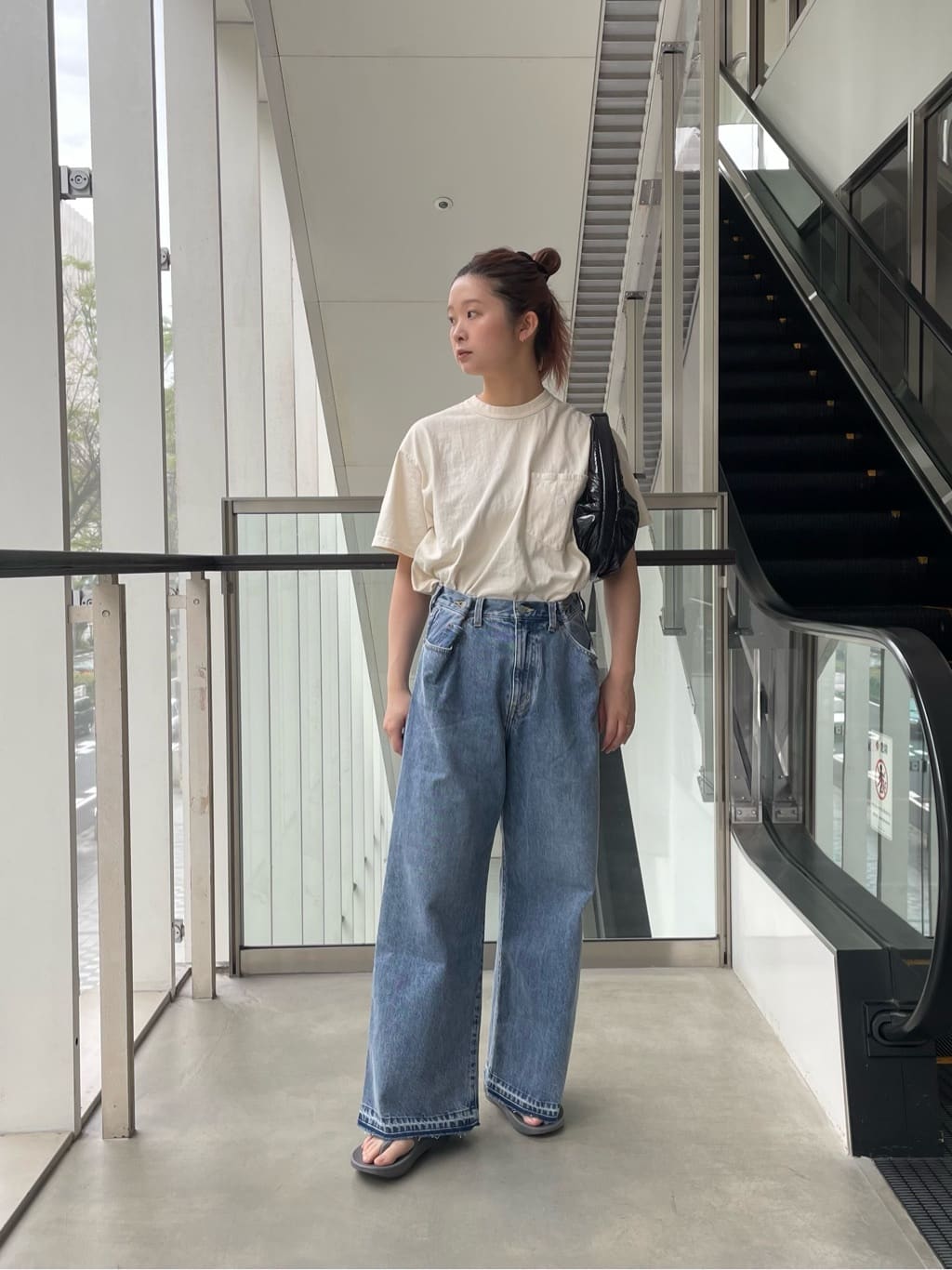 BEAUTY&YOUTH UNITED ARROWSのボタンタック デニムパンツを使った 