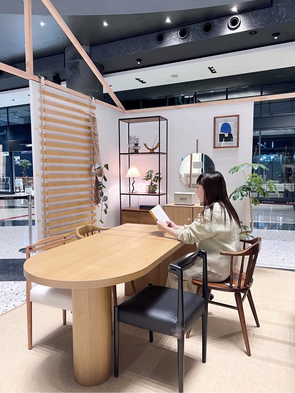 journal standard FurnitureのWAVY TABLE LAMP ウェービー テーブル ランプ 電球付属を使ったコーディネートを紹介します。｜Rakuten Fashion(楽天ファッション／旧楽天ブランドアベニュー)3912719