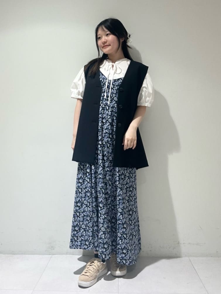 LAURA ASHLEYの【同柄アイテムあり】コンフェッティ柄キャミワンピースを使ったコーディネートを紹介します。｜Rakuten Fashion(楽天ファッション／旧楽天ブランドアベニュー)3912735