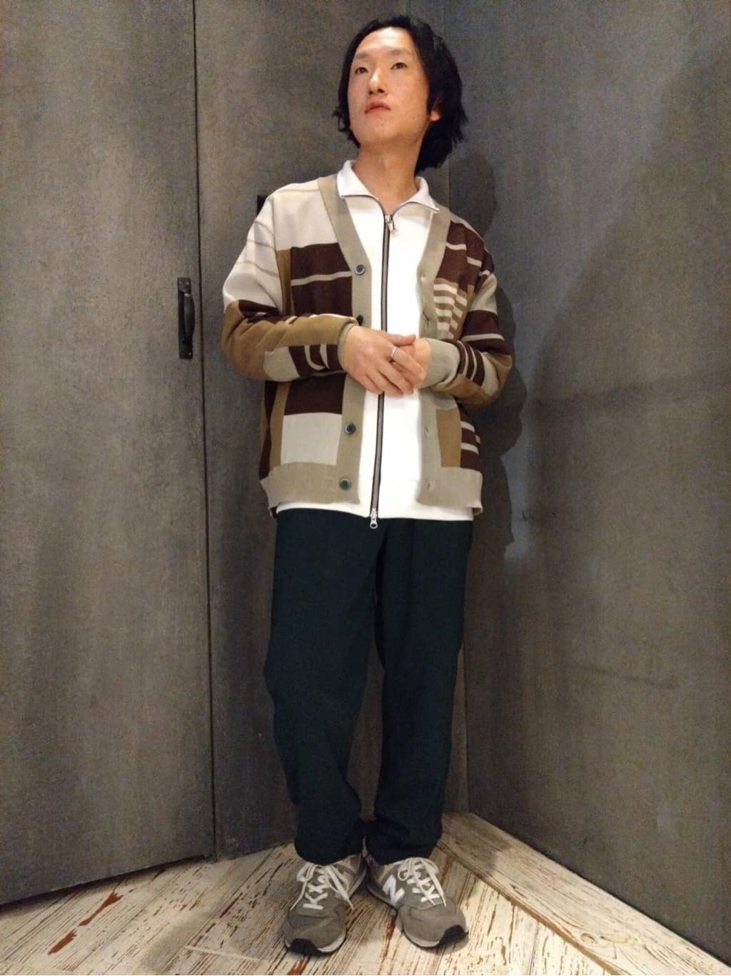 MEN'S BIGIの【イージーケア】ストレッチカチオンtテーパードパンツを使ったコーディネートを紹介します。｜Rakuten Fashion(楽天ファッション／旧楽天ブランドアベニュー)3916611