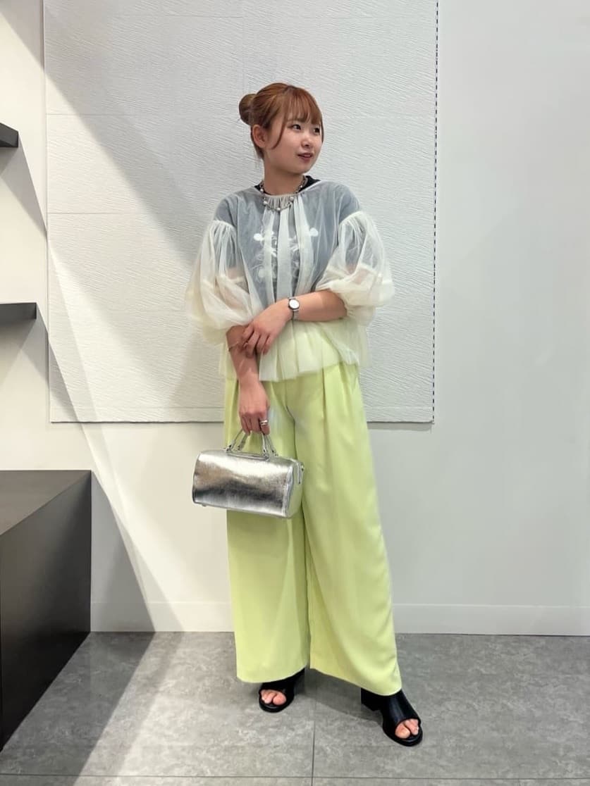 Vinのメタリックレザーミニボストンバッグを使ったコーディネートを紹介します。｜Rakuten Fashion(楽天ファッション／旧楽天ブランドアベニュー)3922792