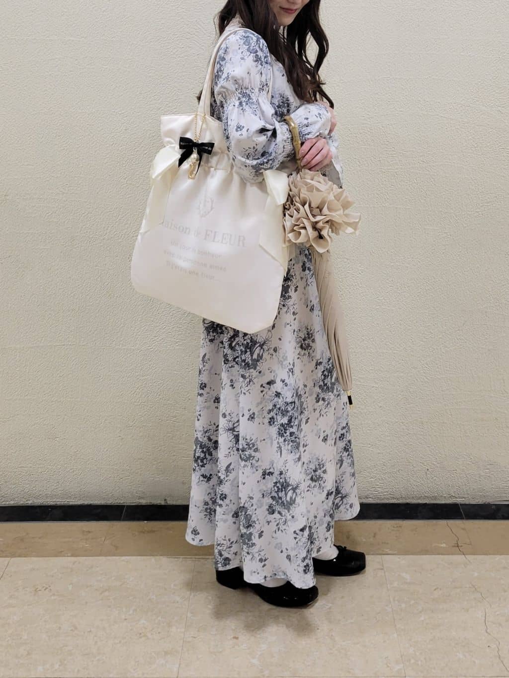 Maison de FLEURの遮光&UV CUT フリル傘を使ったコーディネートを紹介します。｜Rakuten Fashion(楽天ファッション／旧楽天ブランドアベニュー)3923274
