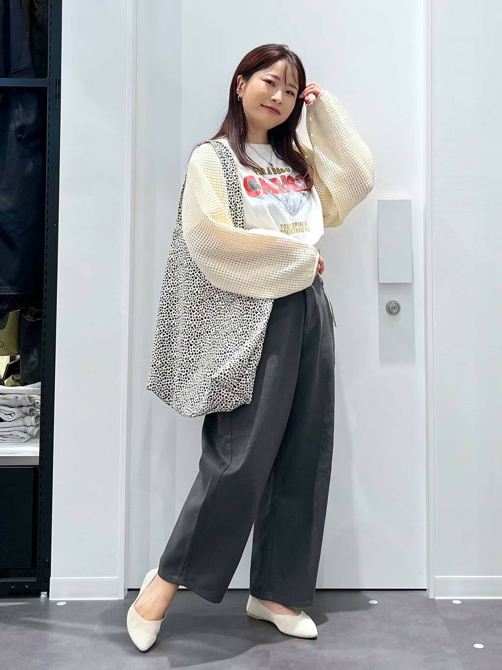 LAKOLEのスクエアビックトートバックを使ったコーディネートを紹介します。｜Rakuten Fashion(楽天ファッション／旧楽天ブランドアベニュー)3924120