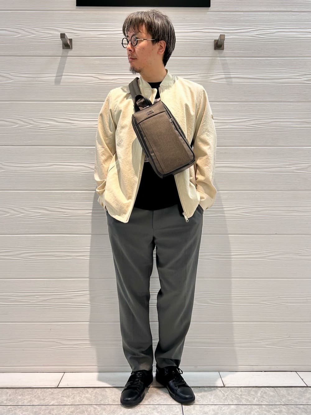 TAKEO KIKUCHIの【多機能/春アウター/軽羽織】カルゼ リブ ブルゾンを使ったコーディネートを紹介します。｜Rakuten Fashion(楽天ファッション／旧楽天ブランドアベニュー)3929339