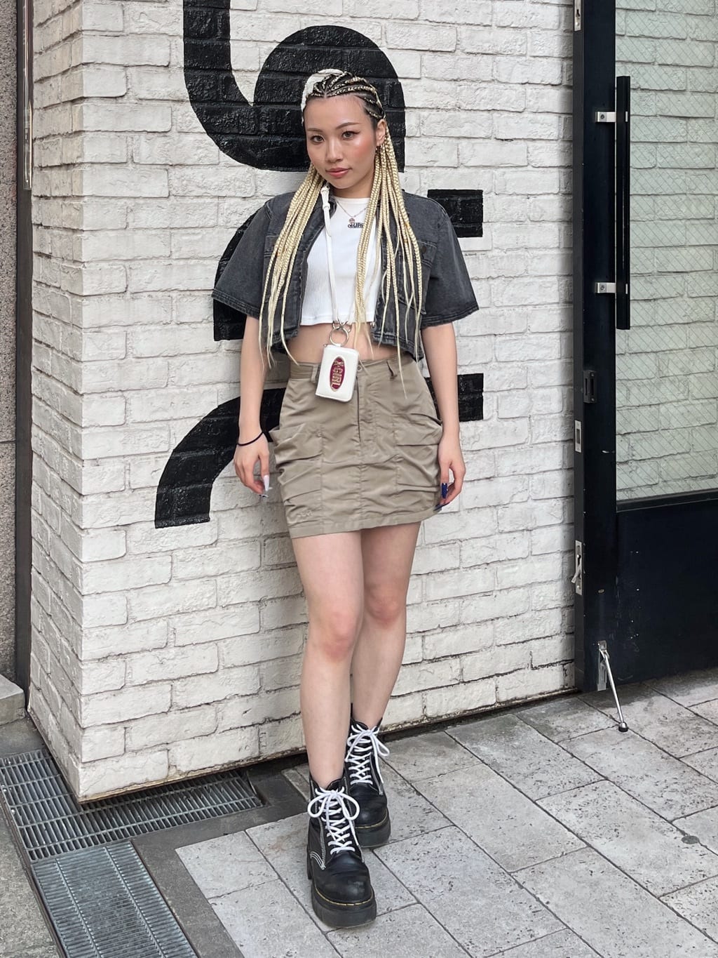 X-girlのLOOSE POCKET MINI SKIRT スカート X-girlを使ったコーディネートを紹介します。｜Rakuten Fashion(楽天ファッション／旧楽天ブランドアベニュー)3930240