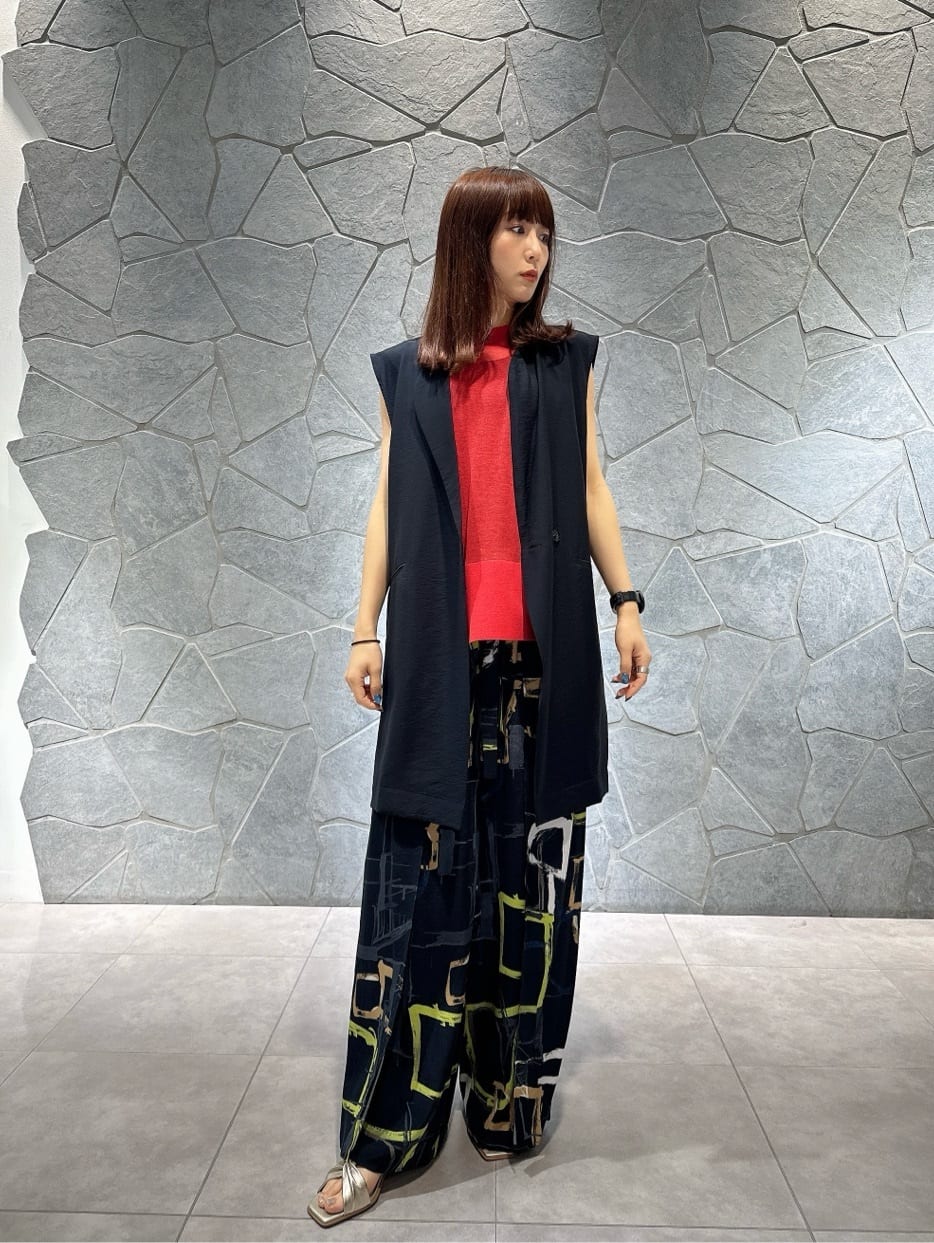 LASUDのシアーコットンノースリーブニットを使ったコーディネートを紹介します。｜Rakuten Fashion(楽天ファッション／旧楽天ブランドアベニュー)3931950