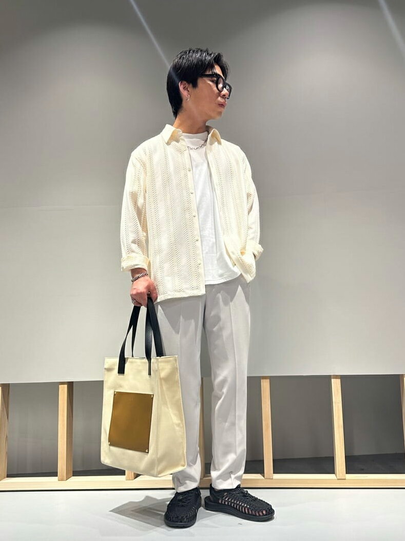 LOVELESSのカラージョーゼットスラックスを使ったコーディネートを紹介します。｜Rakuten Fashion(楽天ファッション／旧楽天ブランドアベニュー)3946442