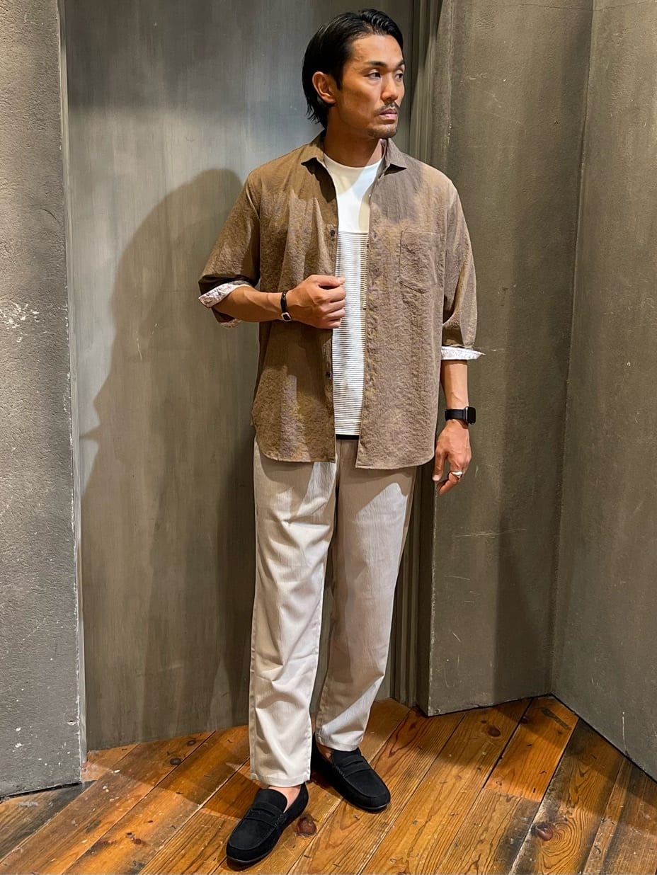 MEN'S BIGIのナチュラルストレッチワッシャー七分袖ワイドカラーシャツを使ったコーディネートを紹介します。｜Rakuten Fashion(楽天ファッション／旧楽天ブランドアベニュー)3947131