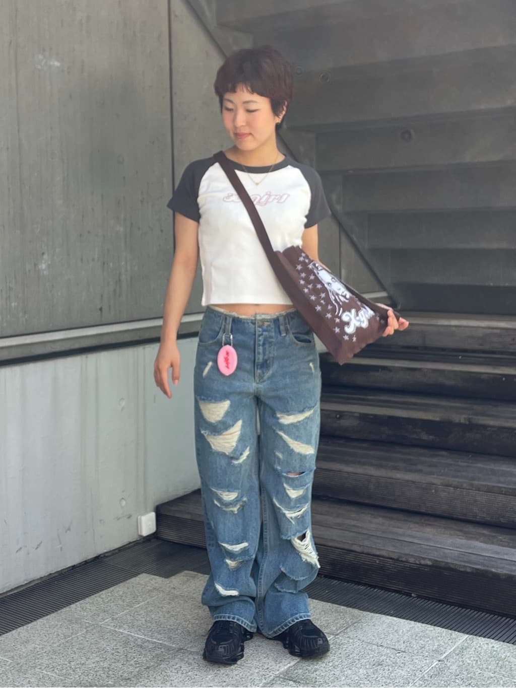 X-girlのRIPPED DENIM PANTS パンツ X-girlを使ったコーディネートを紹介します。｜Rakuten Fashion(楽天ファッション／旧楽天ブランドアベニュー)3952796