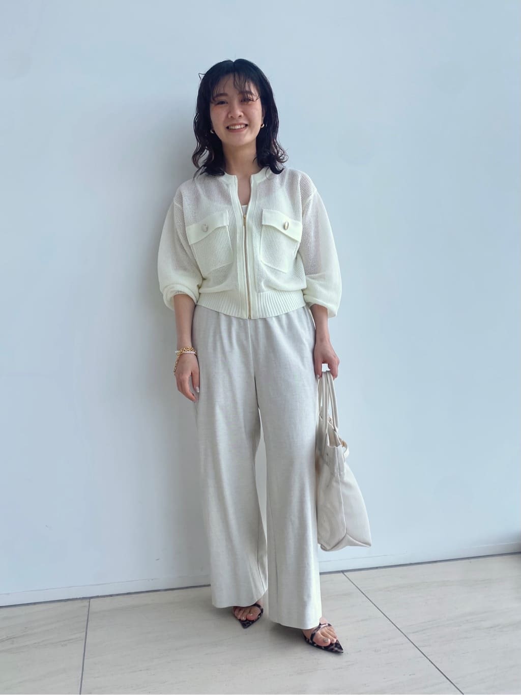 VinのWポケット透かし編みニットジップカーディガンを使ったコーディネートを紹介します。｜Rakuten Fashion(楽天ファッション／旧楽天ブランドアベニュー)3953940