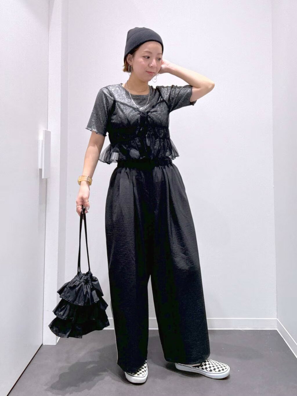 LAKOLEのラッフル巾着2WAYショルダーバッグを使ったコーディネートを紹介します。｜Rakuten Fashion(楽天ファッション／旧楽天ブランドアベニュー)3968160