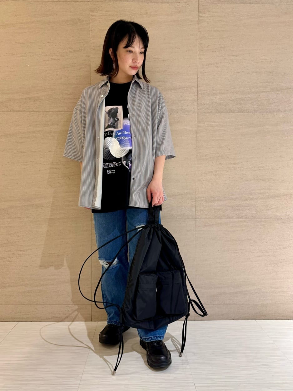 tk.TAKEO KIKUCHIのルーズテーパードデニムパンツを使ったコーディネートを紹介します。｜Rakuten Fashion(楽天ファッション／旧楽天ブランドアベニュー)3973865