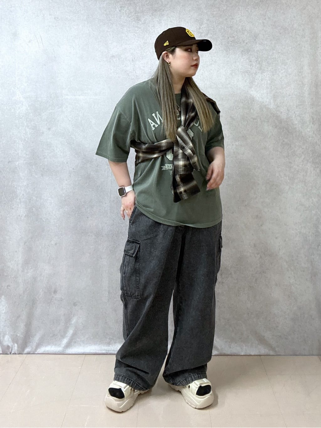 WEGOのデニムカーゴパンツを使ったコーディネートを紹介します。｜Rakuten Fashion(楽天ファッション／旧楽天ブランドアベニュー)3974653