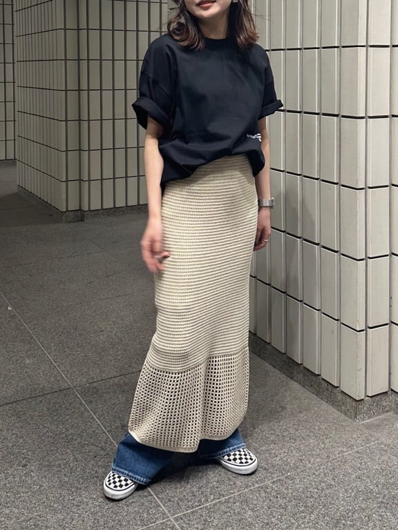 AZUL by moussyのクロシェニットスカートを使ったコーディネートを紹介します。｜Rakuten Fashion(楽天ファッション／旧楽天ブランドアベニュー)3977559