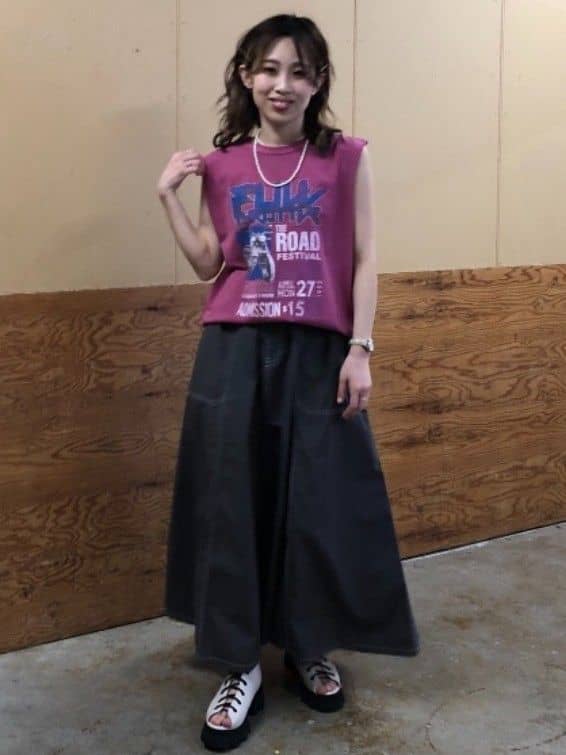 RODEO CROWNS WIDE BOWLのステッチフレアスカートを使ったコーディネートを紹介します。｜Rakuten Fashion(楽天ファッション／旧楽天ブランドアベニュー)3977670