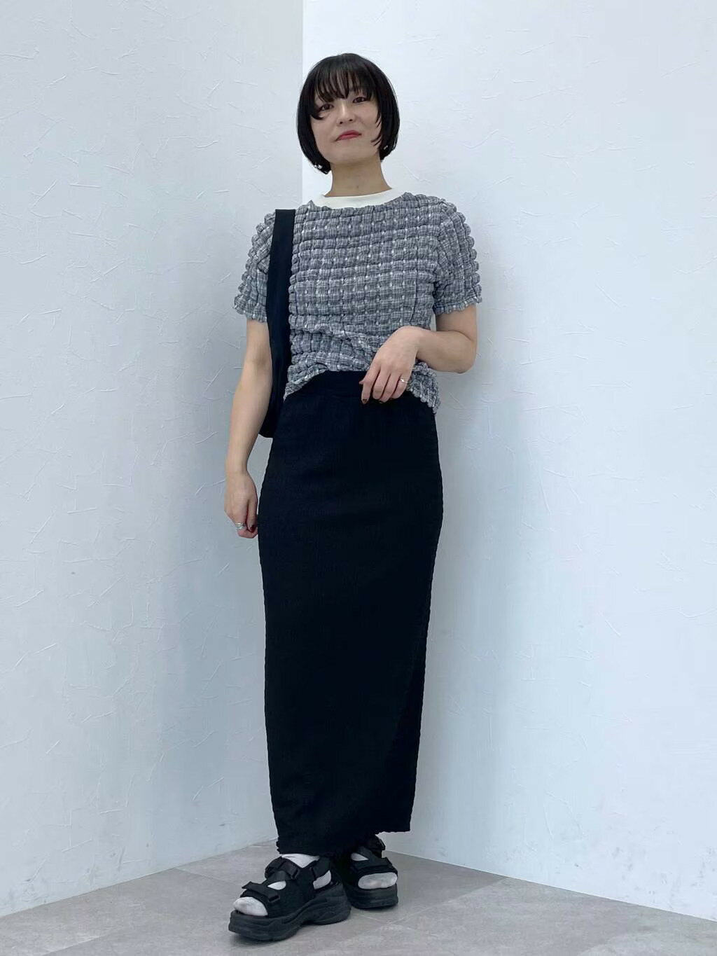 LAKOLEのパデットギャザーワンハンドルバッグを使ったコーディネートを紹介します。｜Rakuten Fashion(楽天ファッション／旧楽天ブランドアベニュー)3983122