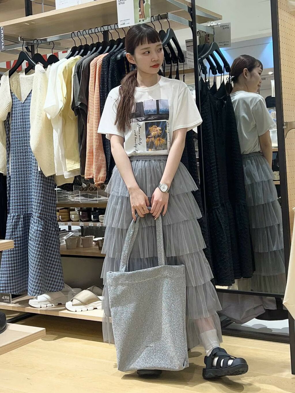 LAKOLEのラメニットトートバッグを使ったコーディネートを紹介します。｜Rakuten Fashion(楽天ファッション／旧楽天ブランドアベニュー)3983124