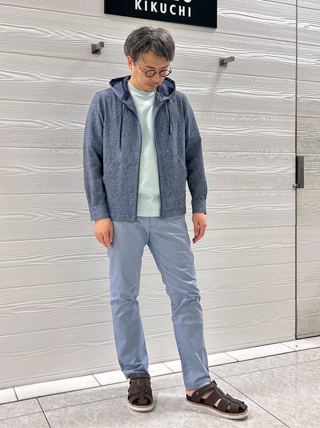 TAKEO KIKUCHIのジャケットインナー 半袖 カットソーを使ったコーディネートを紹介します。｜Rakuten Fashion(楽天ファッション／旧楽天ブランドアベニュー)3990436