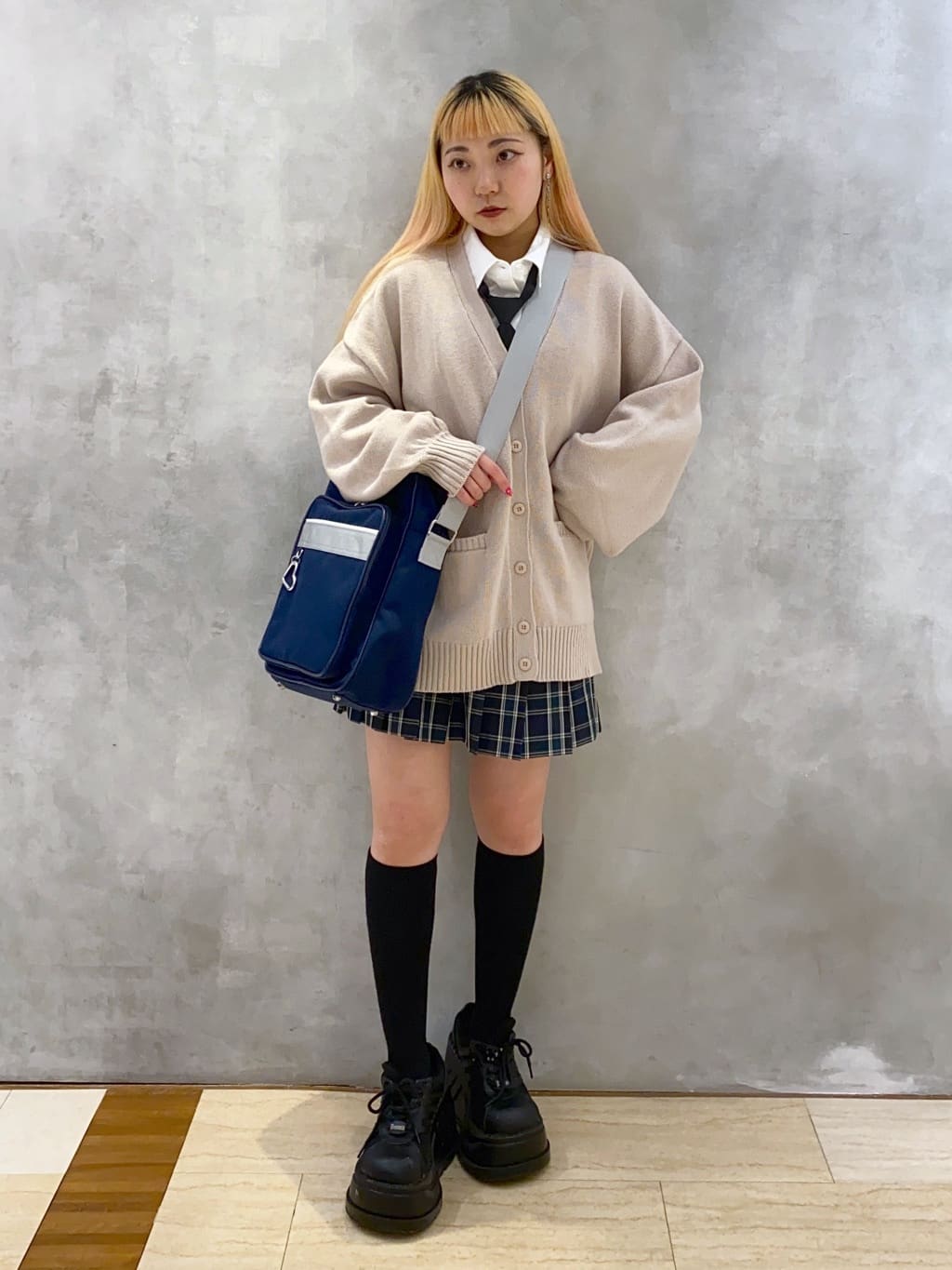 WEGOのスクールショルダーバッグを使ったコーディネートを紹介します。｜Rakuten Fashion(楽天ファッション／旧楽天ブランドアベニュー)3991732