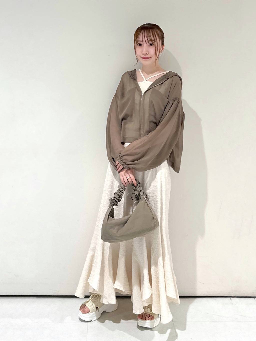 mysty womanの【リバイバル!】楊柳シアーZIPパーカーを使ったコーディネートを紹介します。｜Rakuten Fashion(楽天ファッション／旧楽天ブランドアベニュー)3998718