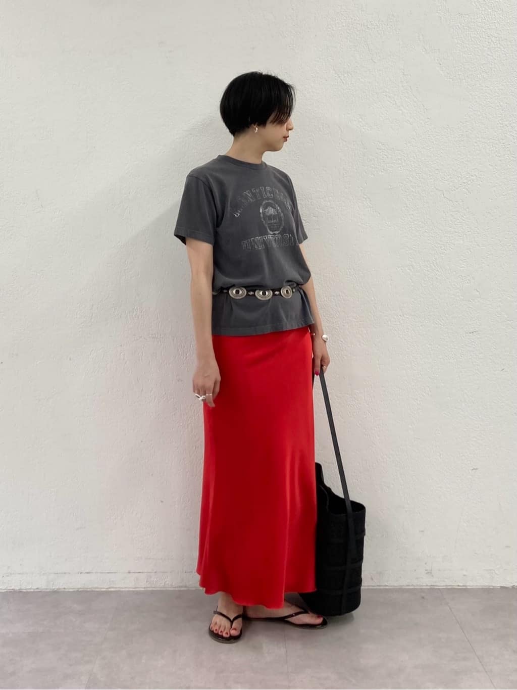 Whim Gazetteのシルクフレアスカートを使ったコーディネートを紹介します。｜Rakuten Fashion(楽天ファッション／旧楽天ブランドアベニュー)4002783