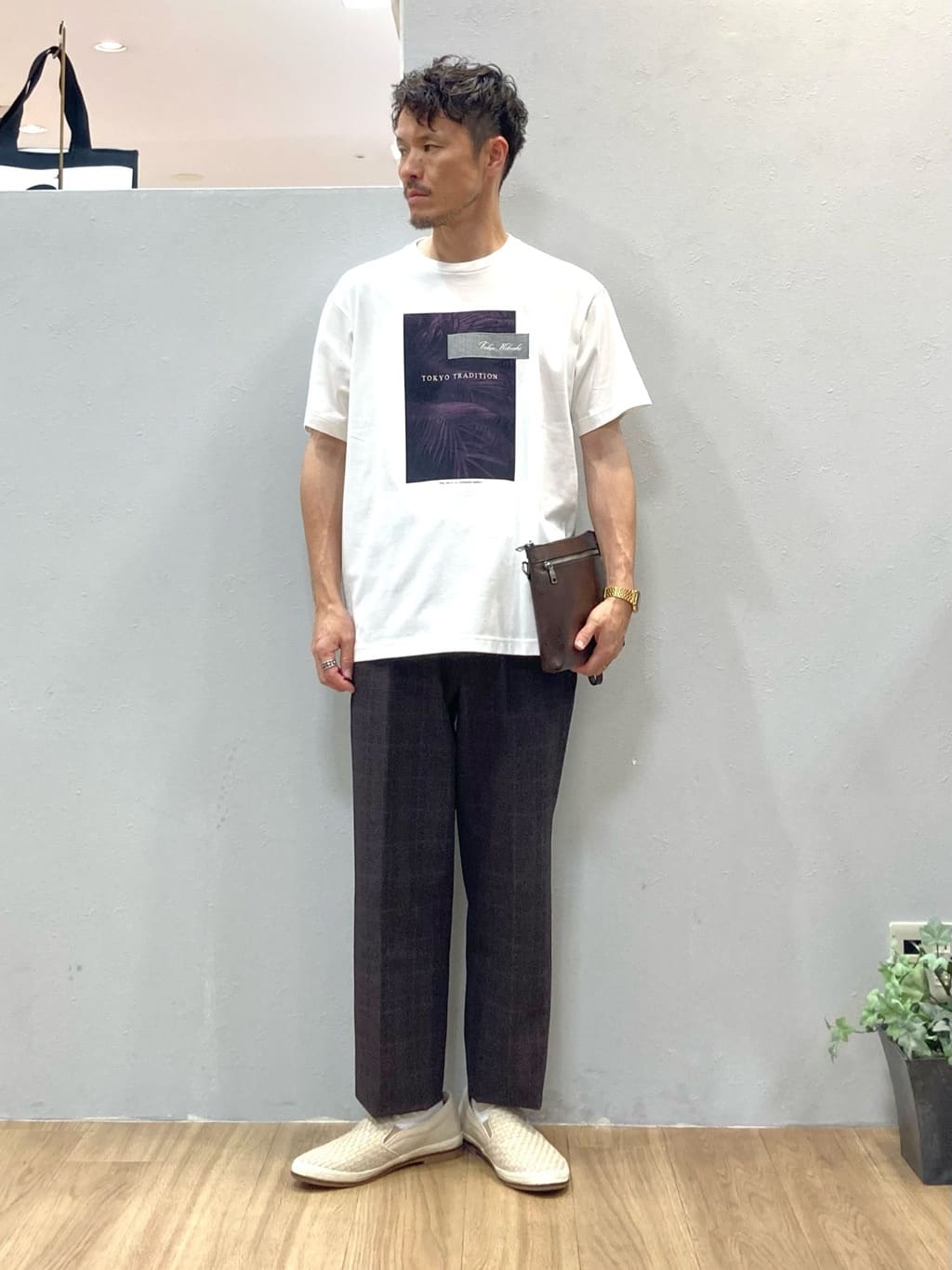 TAKEO KIKUCHIの【プリントT】ボタニカル フォト Tシャツを使ったコーディネートを紹介します。｜Rakuten Fashion(楽天ファッション／旧楽天ブランドアベニュー)4009581