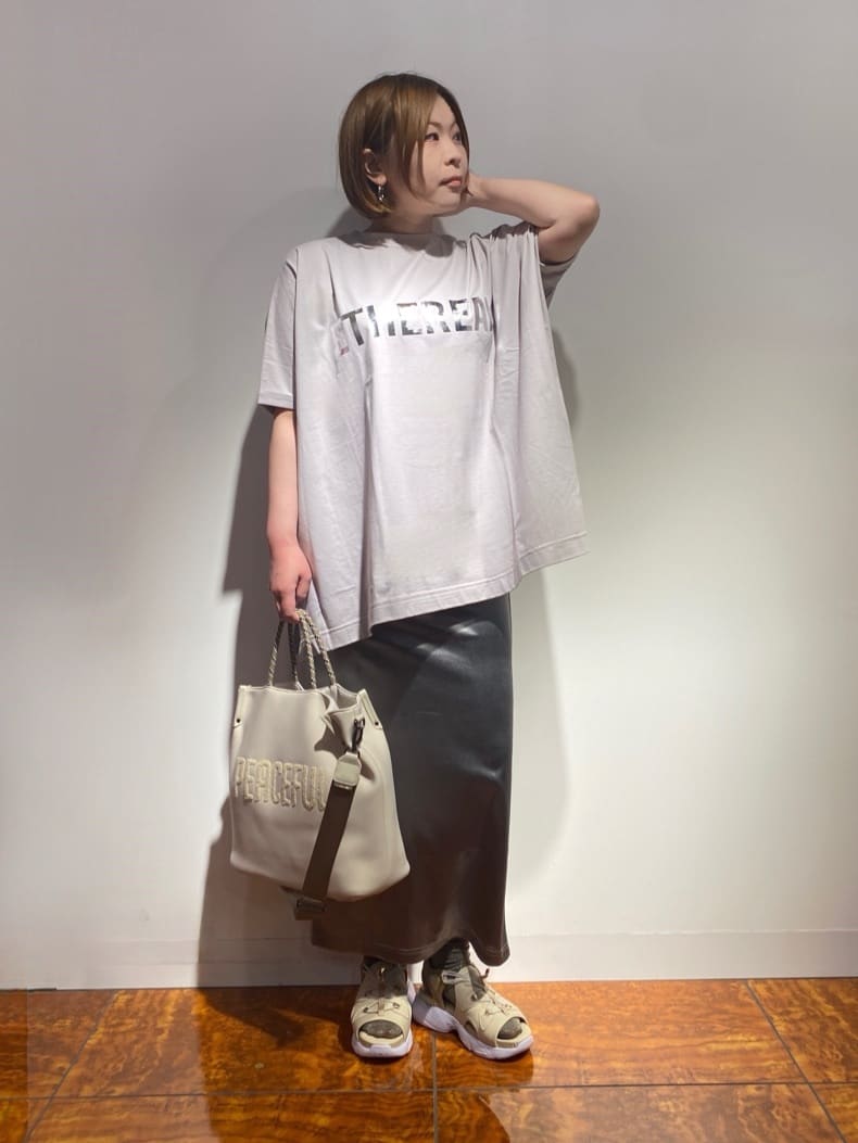 LASUDの2WAYロゴボックスカットソーを使ったコーディネートを紹介します。｜Rakuten Fashion(楽天ファッション／旧楽天ブランドアベニュー)4010837