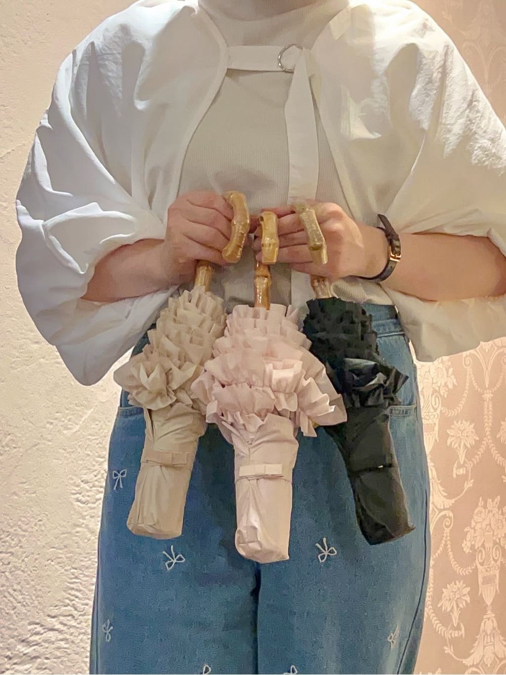 Maison de FLEURの遮光&UV CUT フリル折りたたみ傘を使ったコーディネートを紹介します。｜Rakuten Fashion(楽天ファッション／旧楽天ブランドアベニュー)4012575