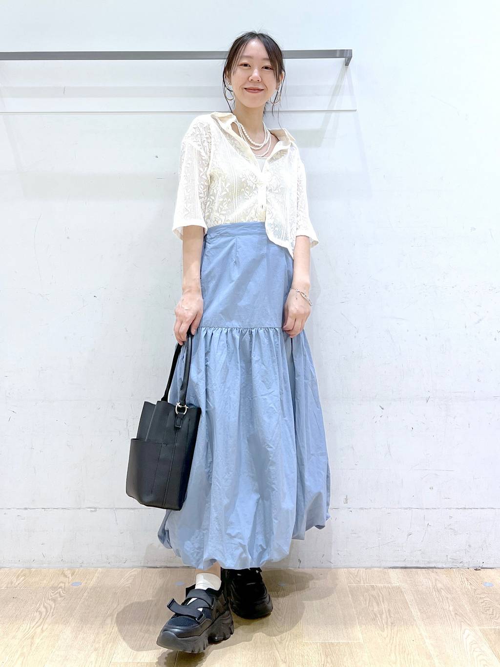 LAKOLEのワンハンドル2WAYスクエアバッグ3を使ったコーディネートを紹介します。｜Rakuten Fashion(楽天ファッション／旧楽天ブランドアベニュー)4012918