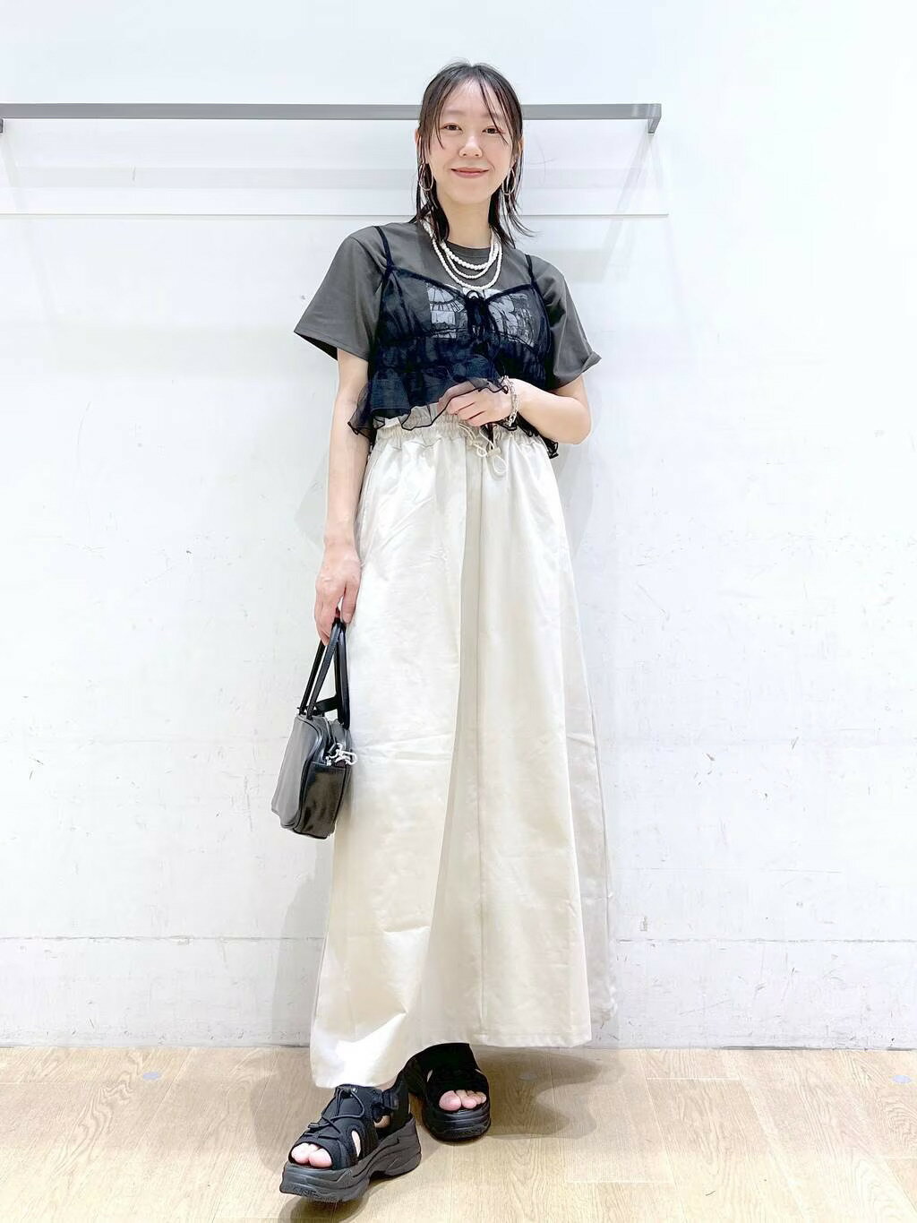 LAKOLEのスクエアボストンショルダーバッグを使ったコーディネートを紹介します。｜Rakuten Fashion(楽天ファッション／旧楽天ブランドアベニュー)4012919