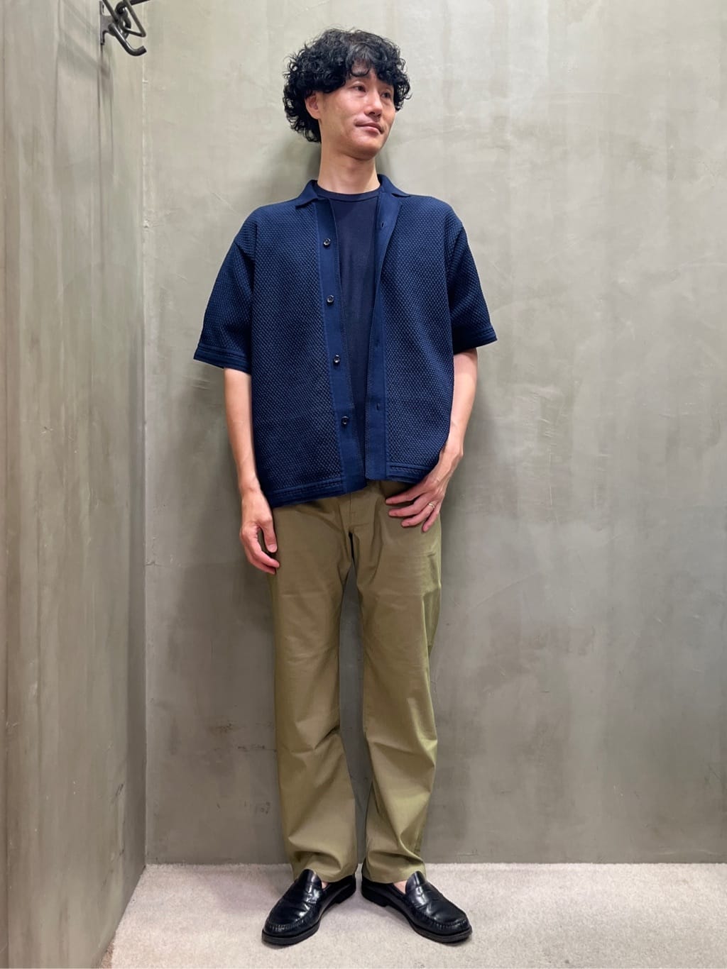 TAKEO KIKUCHIの【夏の軽羽織】スポンディッシュ サマーニットシャツを使ったコーディネートを紹介します。｜Rakuten Fashion(楽天ファッション／旧楽天ブランドアベニュー)4017415
