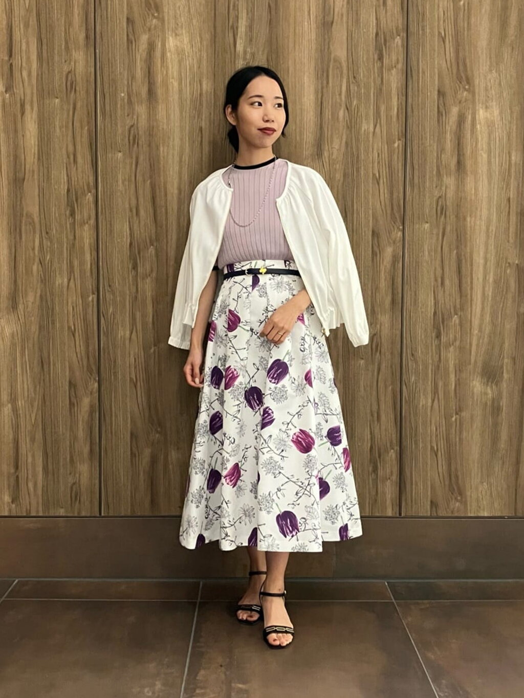 ANAYIのチューリッププリントフレアスカートを使ったコーディネートを紹介します。｜Rakuten Fashion(楽天ファッション／旧楽天ブランドアベニュー)4023414