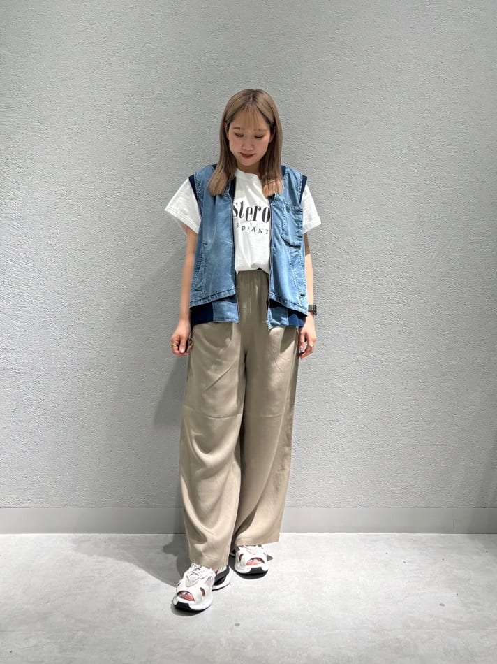 LASUDのサイドジップオーバーシルエットTシャツを使ったコーディネートを紹介します。｜Rakuten Fashion(楽天ファッション／旧楽天ブランドアベニュー)4025048