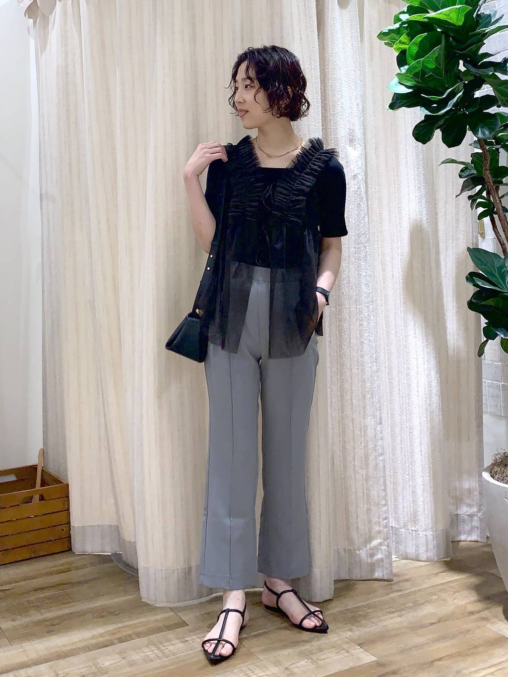mysty womanのピンタックフレアパンツを使ったコーディネートを紹介します。｜Rakuten Fashion(楽天ファッション／旧楽天ブランドアベニュー)4026474