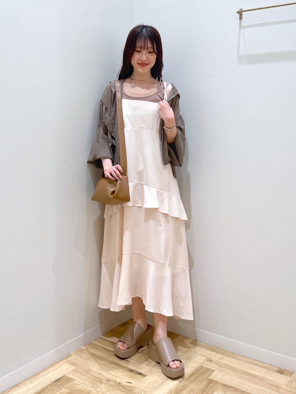 mysty womanの【堀未央奈さん着用アイテム】プラットフォームサンダルを使ったコーディネートを紹介します。｜Rakuten Fashion(楽天ファッション／旧楽天ブランドアベニュー)4026500