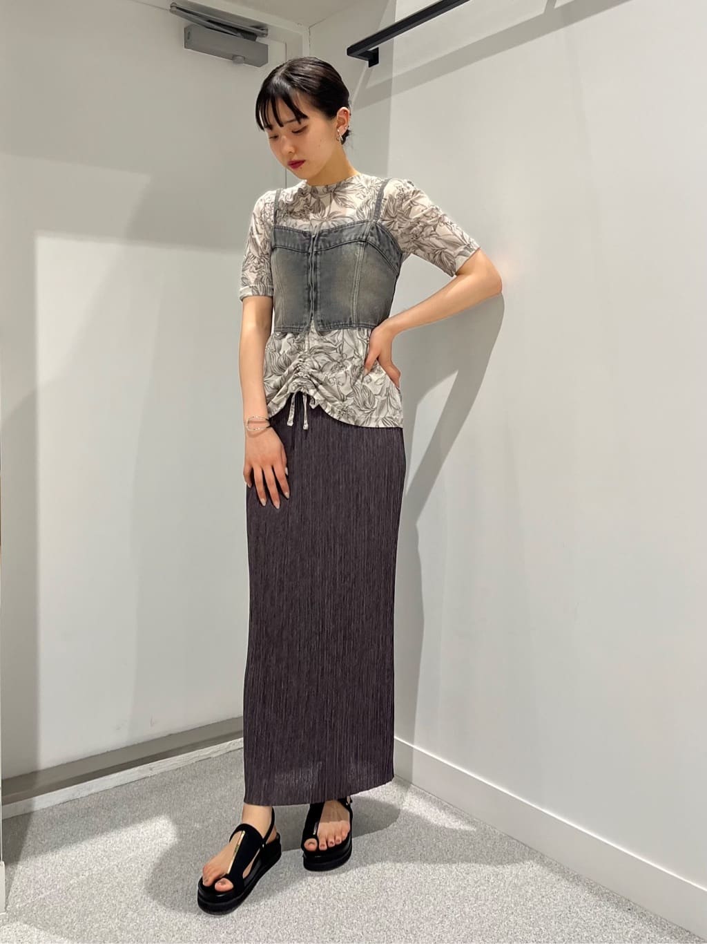 LASUDのランダムプリーツスカートを使ったコーディネートを紹介します。｜Rakuten Fashion(楽天ファッション／旧楽天ブランドアベニュー)4027110