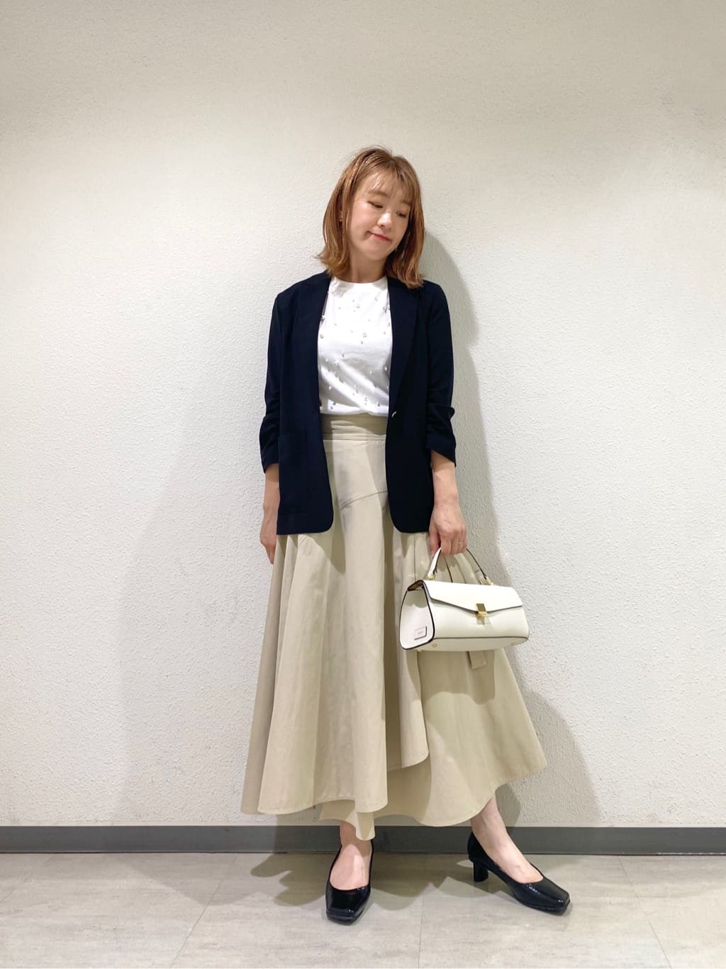 Vinのスクエアワンハンドルバッグ(White/Black)を使ったコーディネートを紹介します。｜Rakuten Fashion(楽天ファッション／旧楽天ブランドアベニュー)4029007