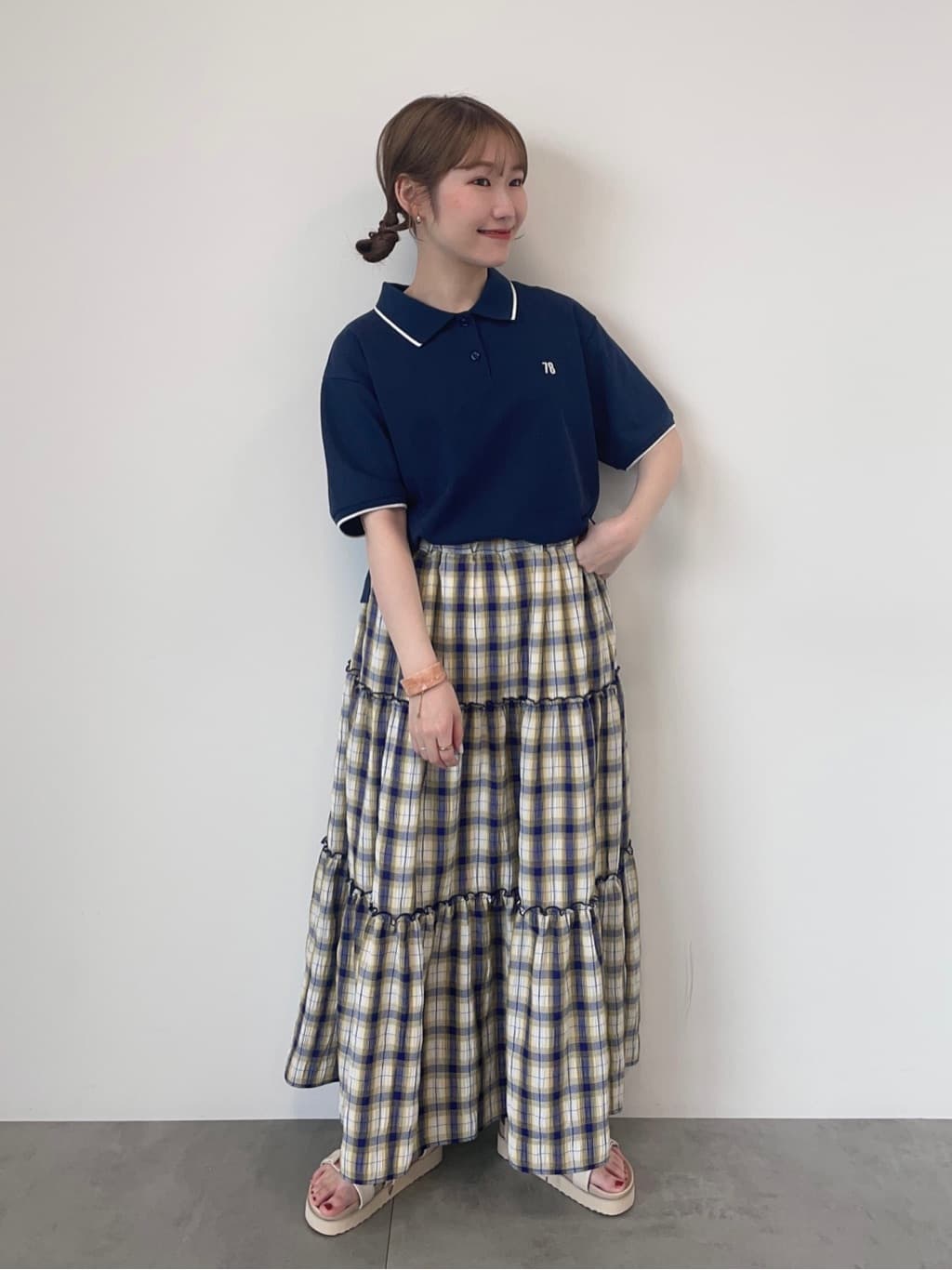 ehka sopoのチェックティアードスカートを使ったコーディネートを紹介します。｜Rakuten Fashion(楽天ファッション／旧楽天ブランドアベニュー)4029138