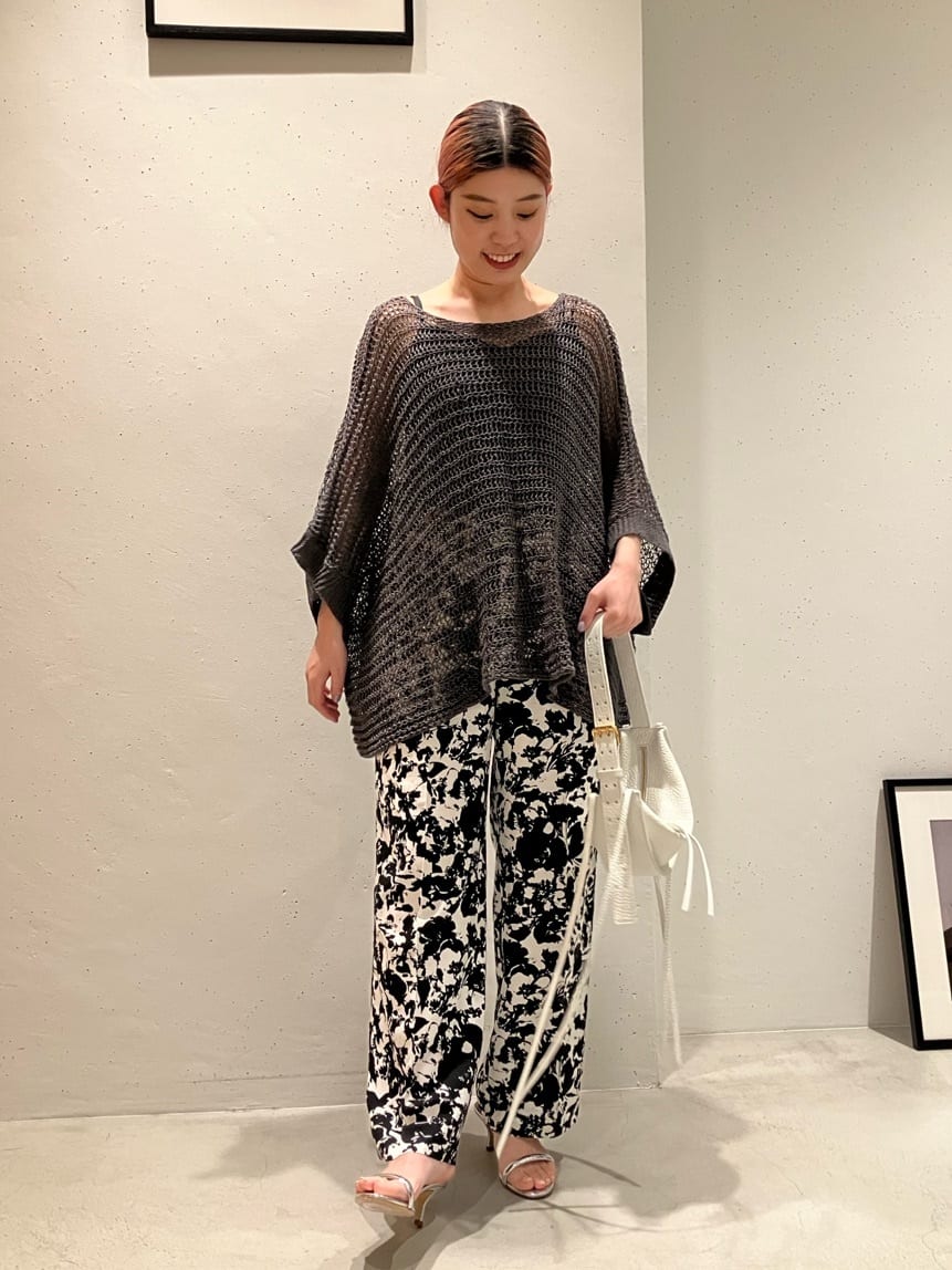 1er Arrondissementのリネンオーバーポンチョニットを使ったコーディネートを紹介します。｜Rakuten Fashion(楽天ファッション／旧楽天ブランドアベニュー)4030644