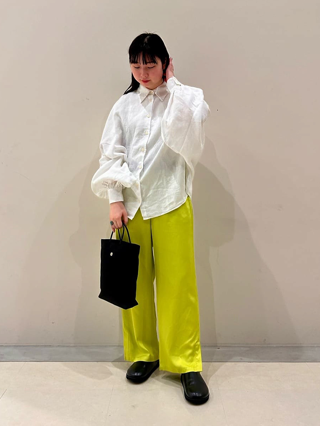 BshopのSoSUE | BLOUSE ANTONIA LINEN WOMENを使ったコーディネート 