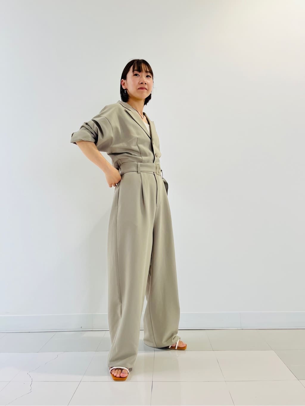 Te chichiの麻調テーラードカラーオールインワンを使ったコーディネートを紹介します。｜Rakuten Fashion(楽天ファッション／旧楽天ブランドアベニュー)4035197