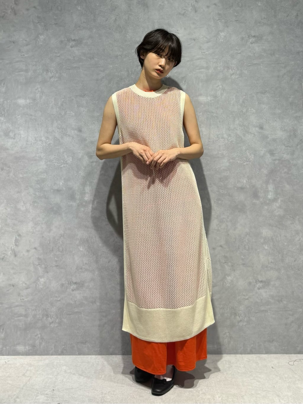 NANO universeのメッシュ編みノースリーブニットワンピースを使ったコーディネートを紹介します。｜Rakuten Fashion(楽天ファッション／旧楽天ブランドアベニュー)4038887